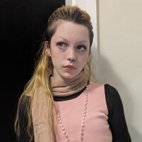 PeachsBonez Adlı Modelin Çevrimdışı Sohbet Odası