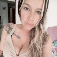Holly_cum11