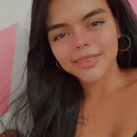 _maya__ Adlı Modelin Çevrimdışı Sohbet Odası