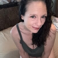 EllaMira44 webcam