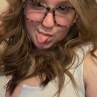 Nikki2424 webcam