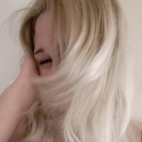 CinnamonMilf's Offline Chat Room