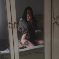 adali_luci Adlı Modelin Çevrimdışı Sohbet Odası