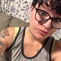 queen_orchid95's Offline Chat Room