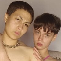 Brenda_Tina699 webcam