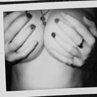 houseofbrats' Offline Chat Room