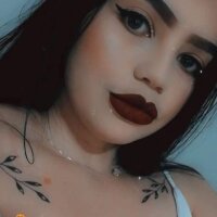 Angielinahoades' Offline Chat Room