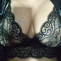 angiecaliente webcam model