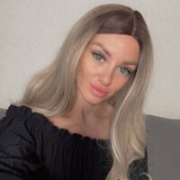 ArinaQ12's Offline Chat Room