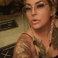 ShineyQuinn webcam