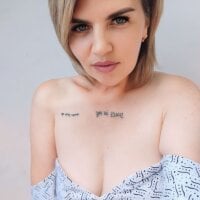 YourDreamWoman32 webcam