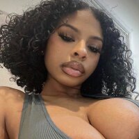 ebonybarbiee's Offline Chat Room