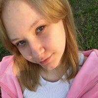 ElissaGlod model avatar