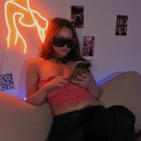 ZoniaEsshaki webcam model