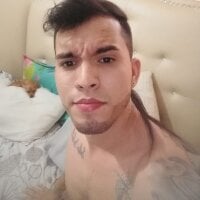 ColombianHotBoy_ offline chatrum