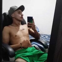 boys_colombian's Offline Chat Room