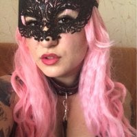 AhMonikaPeach offline chatrum