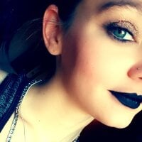 queenofchaos4206's Offline Chat Room