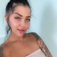 xxINKED_BEAUTYxx's Offline Chat Room