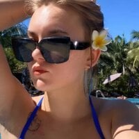 Ella_bestt's Offline Chat Room