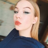 GinaVers Adlı Modelin Çevrimdışı Sohbet Odası