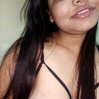 Yuccika009 webcam model