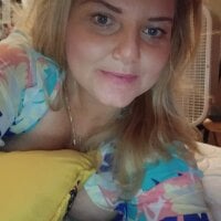 Justcurio777 webcam model