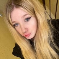 juli_kisss webcam model