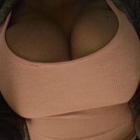 BoobArtist35 webcam model
