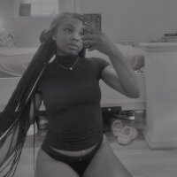 Buttercup1111 Adlı Modelin Çevrimdışı Sohbet Odası