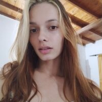 Alessakinky12 fully nude on webcam for live porn video chat