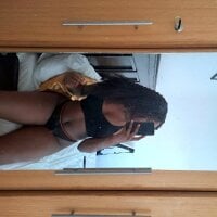 sweetchocolatetrixie's Offline Chat Room