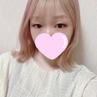 四つん這いでマンコのラインくっきり！🔥 xxkuromibowlxxのグループチャットがエロさ全開で視聴者悶絶！😍