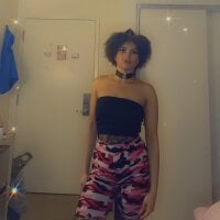 PinkDiamond22 webcam model