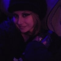 xXxFoxGirlxXxxery's Offline Chat Room