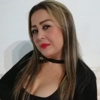 Beauty_MILF's Offline Chat Room