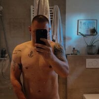 xxx19marco93xxx's Offline Chat Room