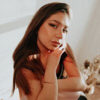 LilianClowes Adlı Modelin Çevrimdışı Sohbet Odası