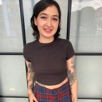 EmilyBrown13's Offline Chat Room