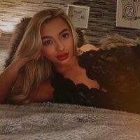 LilyLoveUK webcam model