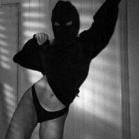 Miss_bunny777 Adlı Modelin Çevrimdışı Sohbet Odası