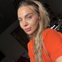 LatoyiaMabb's Offline Chat Room