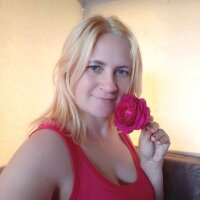 MilenaGold1 model avatar