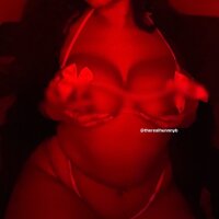 TherealHunnyblu's Offline Chat Room