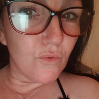 moistmilf's Offline Chat Room