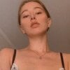 dainty_woman