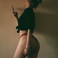 peachy_ashley Adlı Modelin Çevrimdışı Sohbet Odası