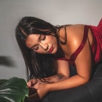 Emi_lourens model avatar