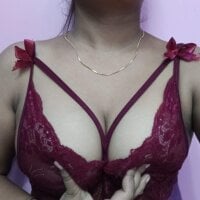 QueenAnanya webcam model