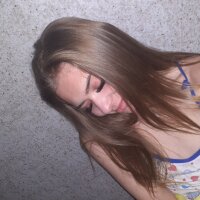 Kira_Dee offline chatrum